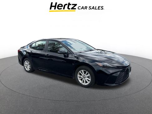 Used 2025 Toyota Camry LE image 1