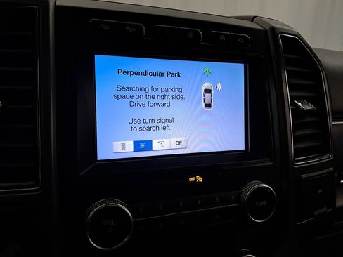 Used 2018 Ford Expedition Platinum image 19