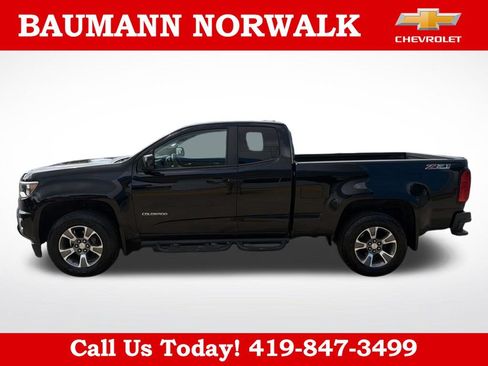 Used 2017 Chevrolet Colorado Z71 AWD/4WD image 2