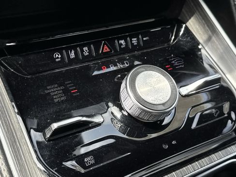 Used 2023 Jeep Wagoneer L Series III w/ Preferred Equipment Group image 14