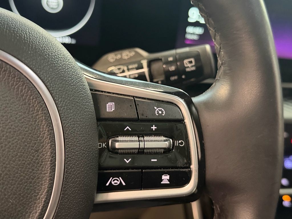 Used 2024 Kia Carnival SX Prestige FWD image 23