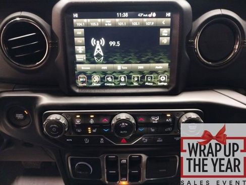 Used 2022 Jeep Wrangler Unlimited Sahara image 16