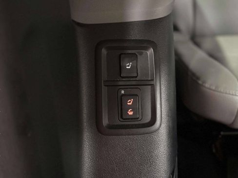 Used 2014 Toyota Sequoia Platinum image 25