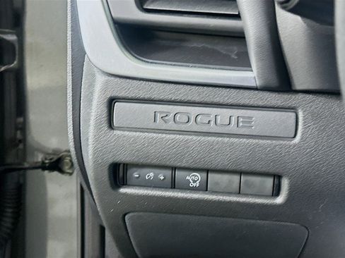 Used 2023 Nissan Rogue S image 17