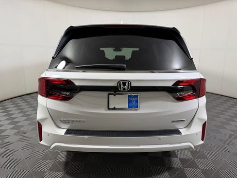 New 2026 Honda Odyssey Touring image 7