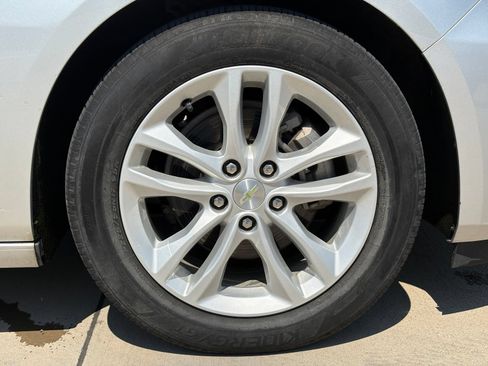Used 2018 Chevrolet Malibu LT w/ Driver Confidence Package FWD image 9