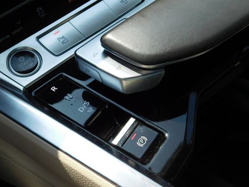 Used 2021 Audi e-tron Premium Plus w/ Premium Plus Package AWD/4WD image 23