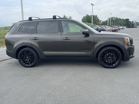 Used 2022 Kia Telluride EX w/ EX Premium Package AWD/4WD image 2