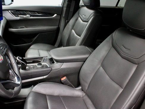 Used 2025 Cadillac XT6 Premium Luxury image 27