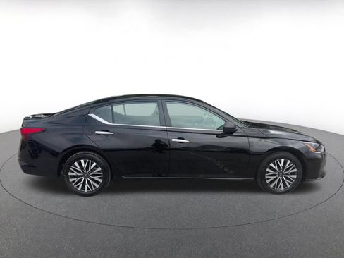 Used 2025 Nissan Altima 2.5 SV FWD image 16