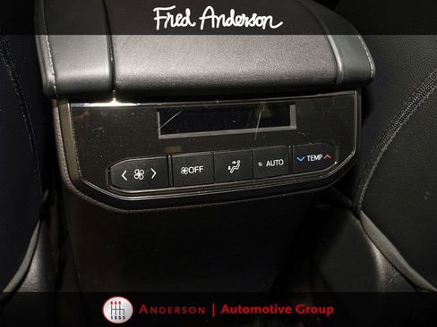 Used 2023 Toyota Highlander XLE AWD/4WD image 8