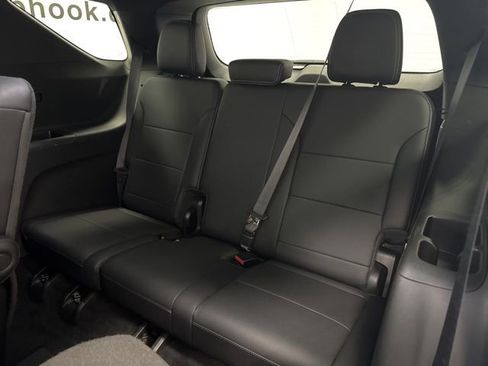 Used 2025 Chevrolet Traverse LT image 27