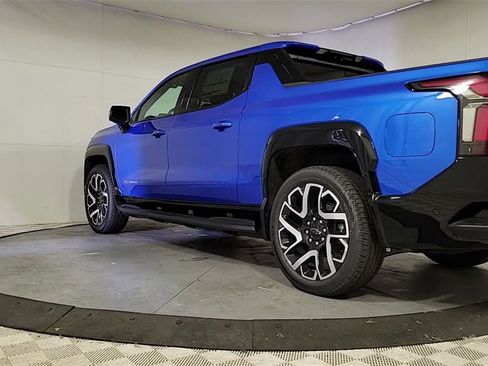 New 2025 Chevrolet Silverado EV RST image 10