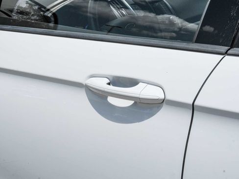 Used 2017 Ford Edge SE image 33