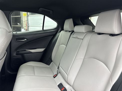 Used 2019 Lexus UX 200 w/ Premium Package image 29