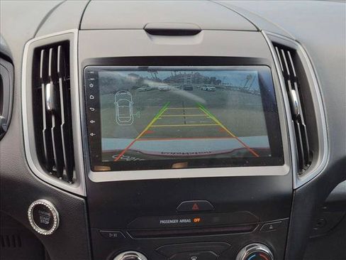Used 2018 Ford Edge SE FWD image 15