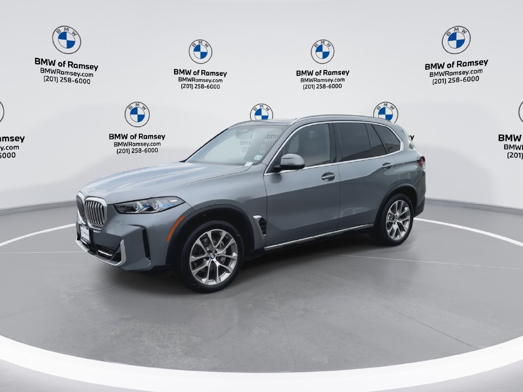Used 2024 BMW X5 xDrive40i w/ Premium Package AWD/4WD image 4