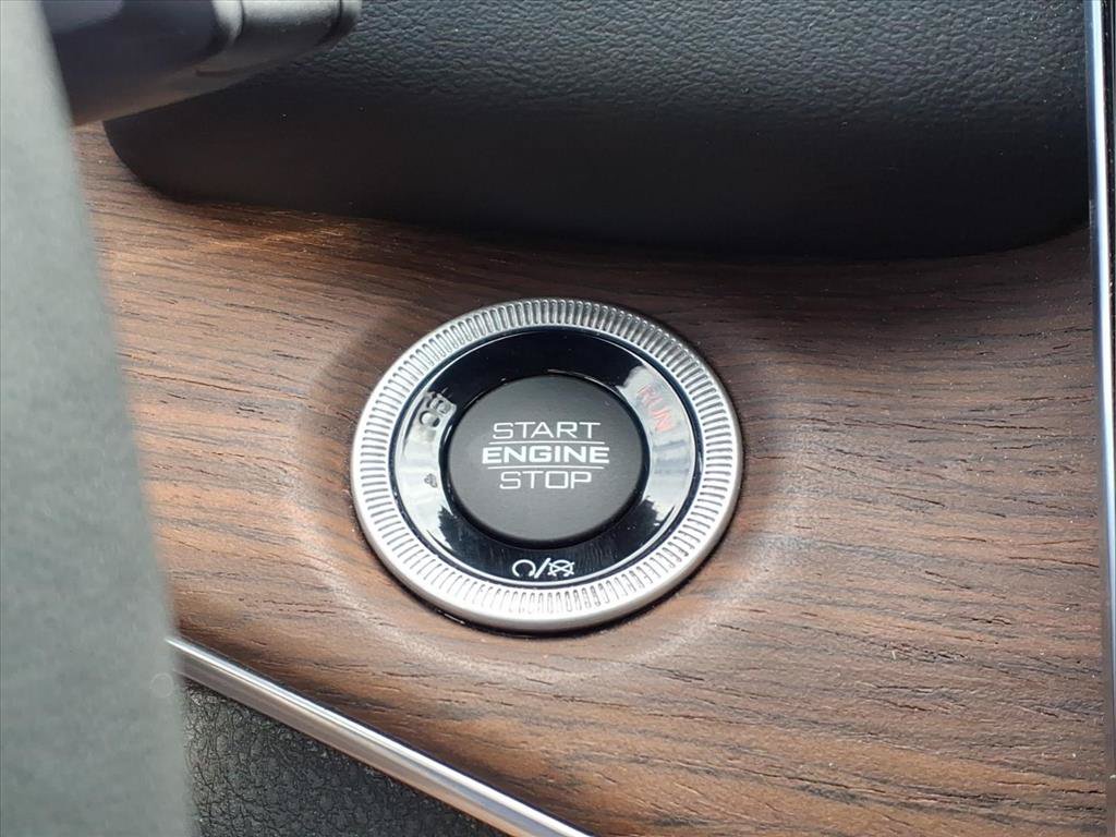 Certified 2022 Jeep Grand Cherokee Summit w/ Luxury Tech Group V AWD/4WD image 10