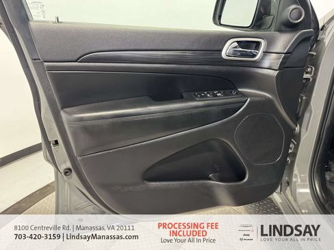 Used 2019 Jeep Grand Cherokee Altitude AWD/4WD image 17