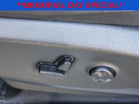 Used 2023 Chrysler Pacifica Limited FWD image 21