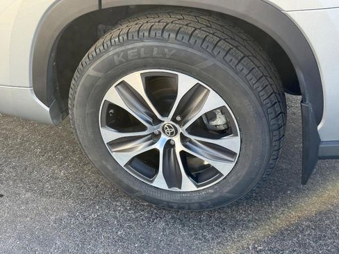 Used 2022 Toyota Highlander XLE image 8