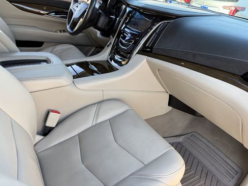 Used 2019 Cadillac Escalade ESV Luxury w/ LPO, Radiant Package AWD/4WD image 12