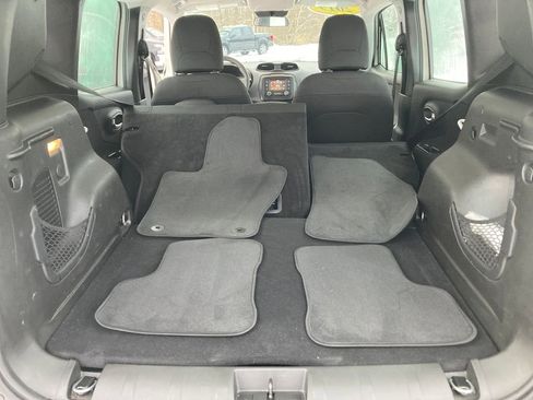 Used 2019 Jeep Renegade Sport image 27