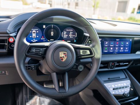 Used 2025 Porsche Macan 4S Electric AWD/4WD image 14