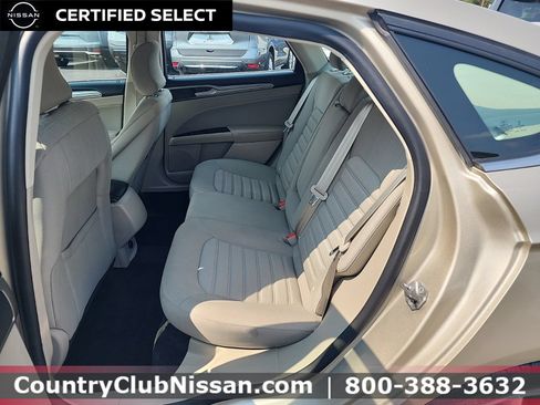 Used 2018 Ford Fusion SE FWD image 23