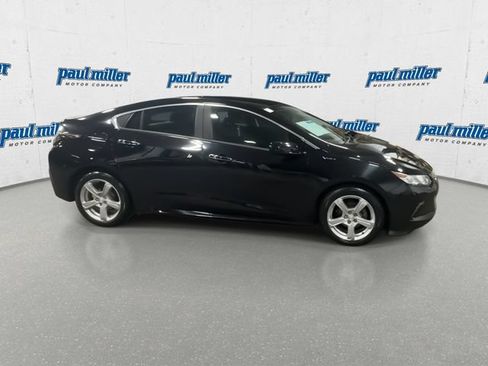 Used 2017 Chevrolet Volt LT w/ Comfort Package FWD image 12