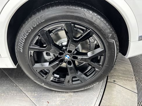 New 2026 BMW X7 xDrive40i w/ Premium Package image 27