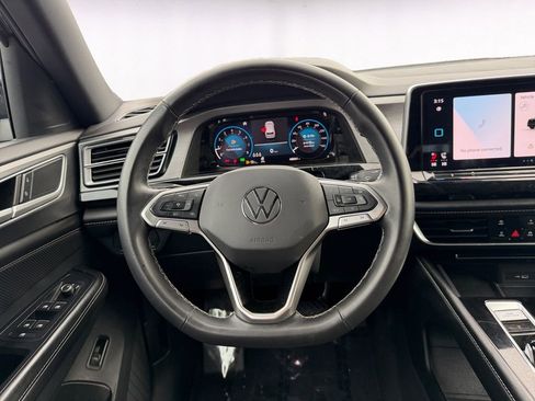 Used 2023 Volkswagen Atlas SE w/ Black Wheel Package image 12