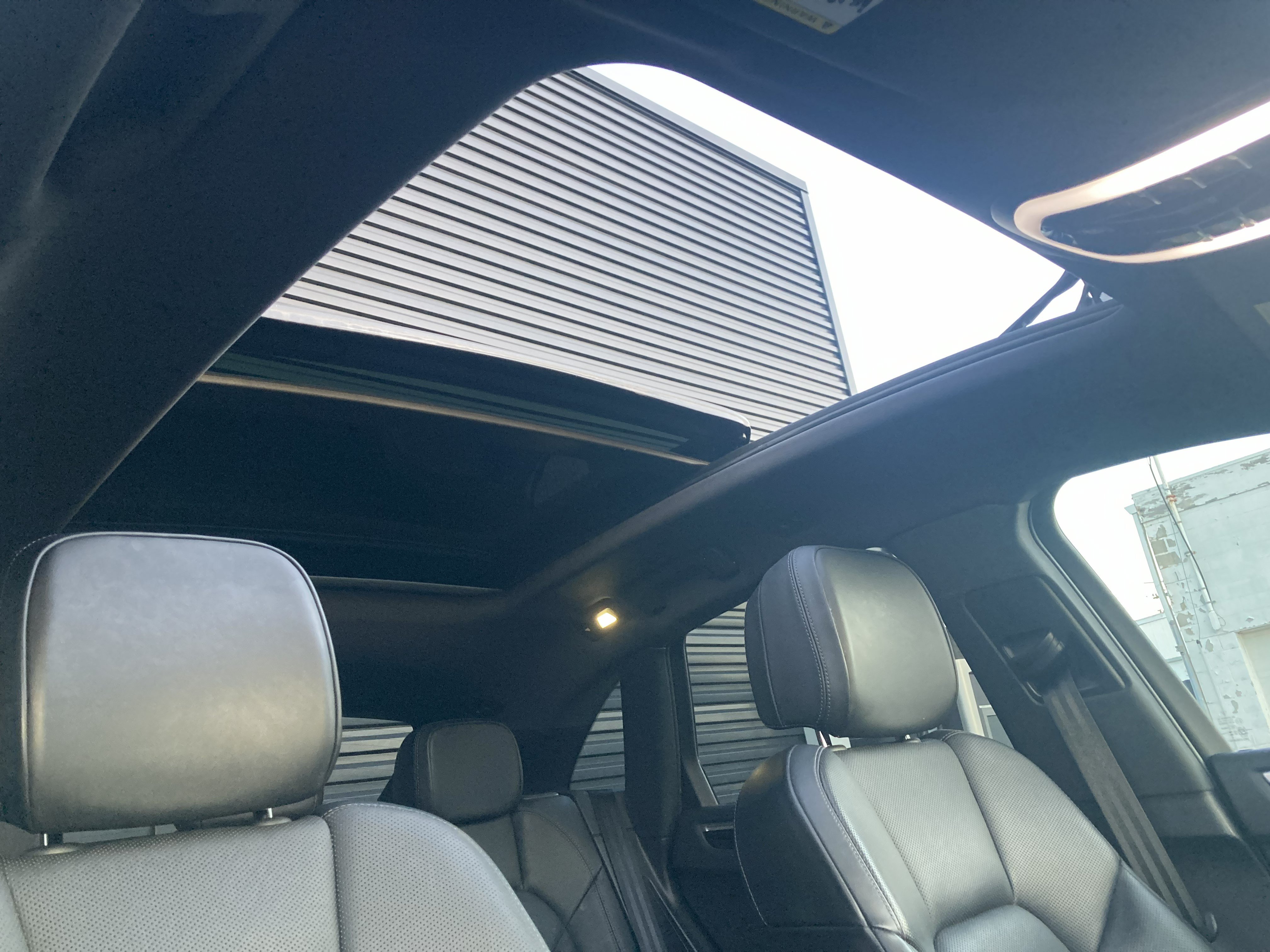 Certified 2024 Porsche Macan AWD/4WD image 23