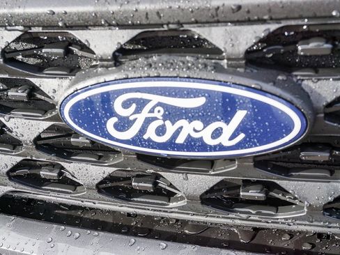 New 2025 Ford Maverick XL image 4