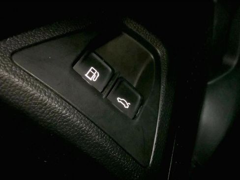 Used 2021 Volkswagen Jetta SE image 36