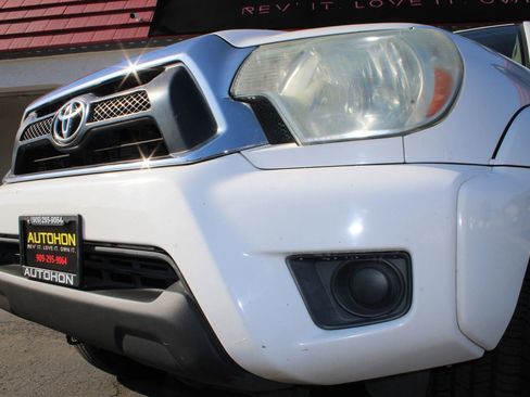 Used 2014 Toyota Tacoma PreRunner w/ SR5 Package RWD image 6