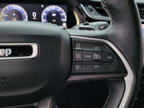 Used 2022 Jeep Grand Cherokee L Limited w/ Black Appearance Package image 23