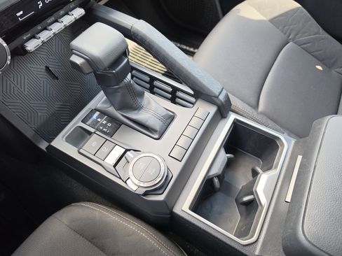 Certified 2024 Toyota Tacoma SR5 AWD/4WD image 22