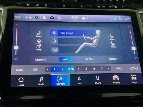 Used 2023 Jeep Grand Cherokee Limited w/ Luxury Tech Group II image 17