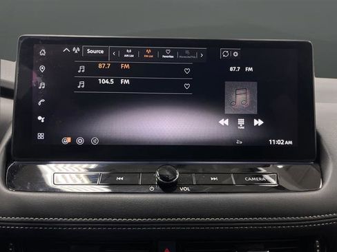 Used 2025 Nissan Rogue Platinum w/ Tech Package image 19