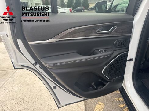 Used 2022 Jeep Grand Cherokee Limited 4xe w/ MOPAR Finishing Package image 33