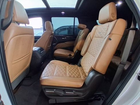 Used 2021 Cadillac Escalade Premium Luxury image 17