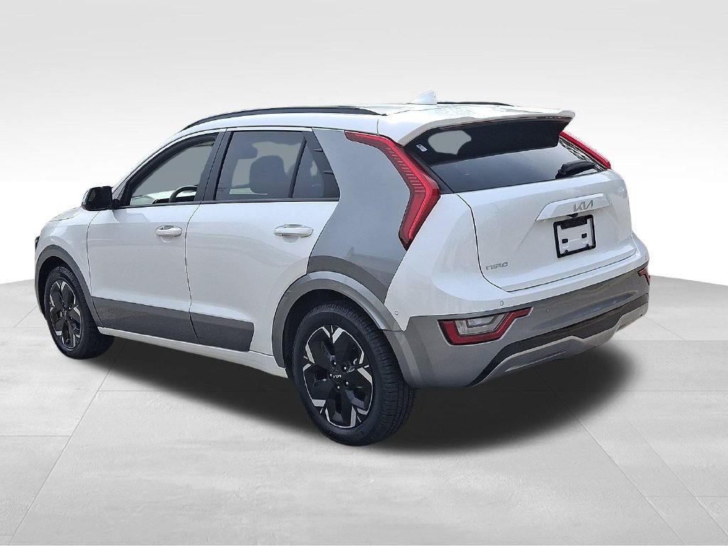 Used 2024 Kia Niro Wave w/ Wave Preserve Package FWD image 4