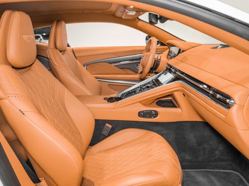 Used 2024 Aston Martin DB12 Coupe RWD image 15