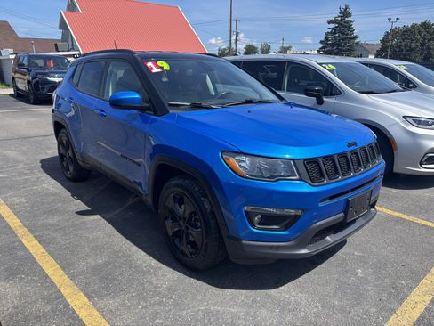 Used 2019 Jeep Compass Latitude AWD/4WD image 2