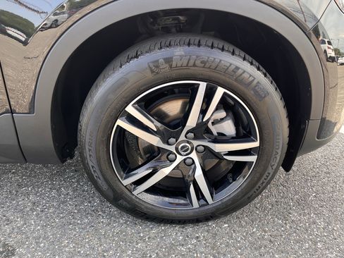 Certified 2025 Volvo XC40 B5 Core image 5