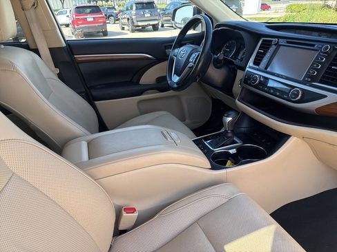 Used 2018 Toyota Highlander Limited image 22