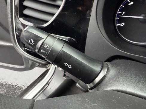 Used 2020 Mitsubishi Outlander SE image 27