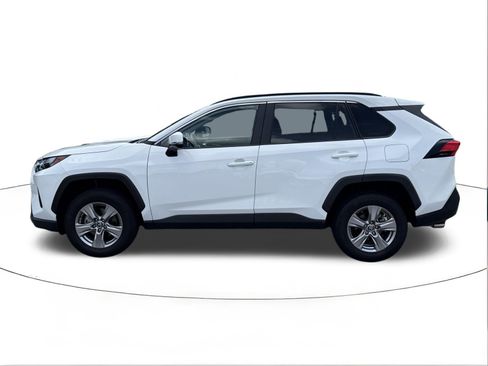 Used 2025 Toyota RAV4 XLE FWD image 6