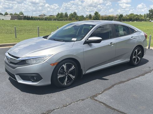 Used 2017 Honda Civic Touring image 5